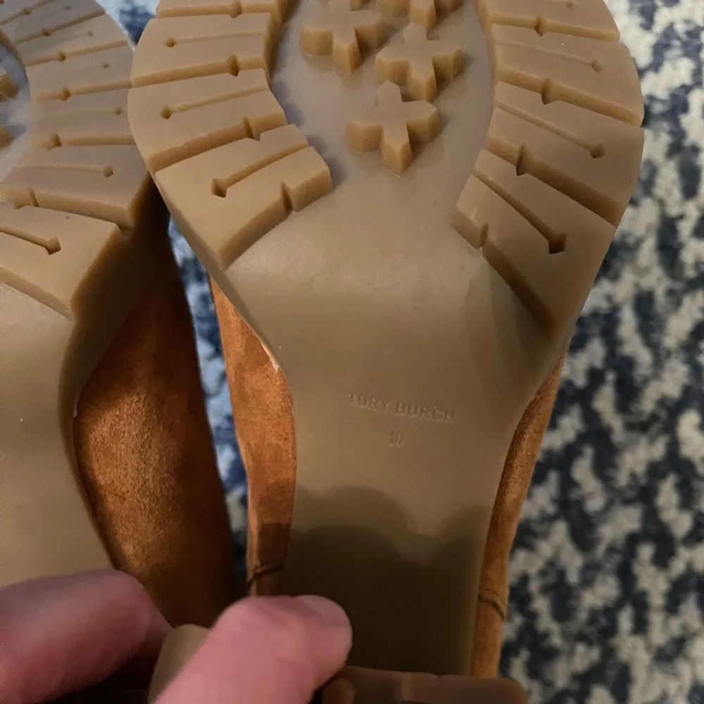 Tory Burch‼️‼️CARSON LUG SOLE ANKLE BOOT - Picture 6 of 7